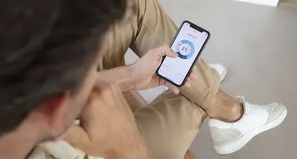 Управление на отопление, охлаждане и топла вода където и да се намирате