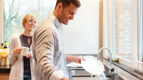 Може да се свързва към термични соларни панели